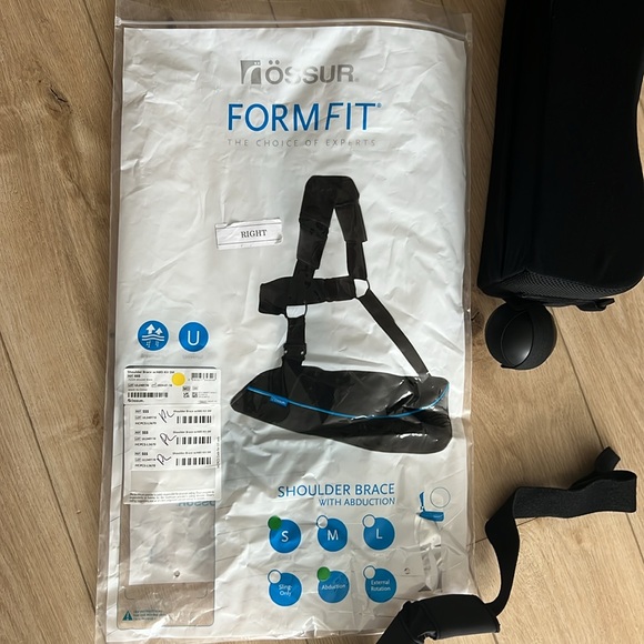 Form Fit Sling Shoulder Brace - Picture 3 of 5